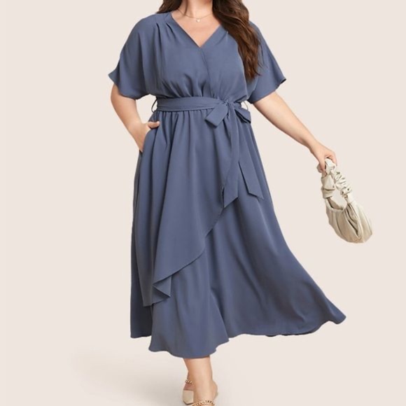 BloomChic Dresses & Skirts - NWT Bloomchic Midi Dress - size 12